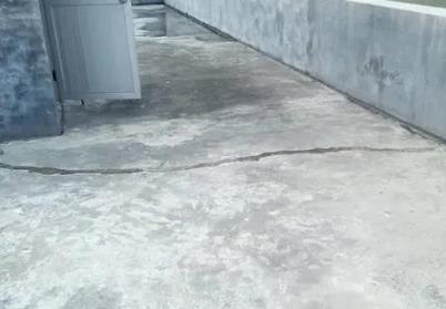 阳朔楼顶漏水维修公司分享下如何解决卫生间隐蔽部位漏水的问题?