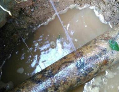 阳朔楼顶渗水维修公司分享下地暖漏水的原因及检测方法。